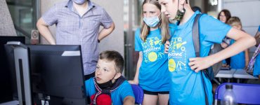 Testovanie počítačovej hry Mobilodronom po Slovensku počas odovzdávania vynálezu na pôde UNIZA